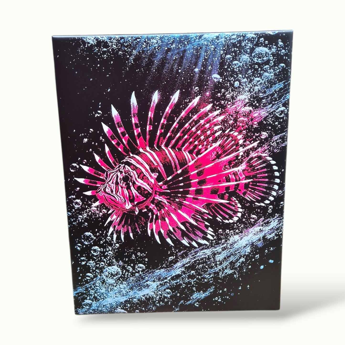 Gelaserde Keramische Tegel – Neon Lionfish