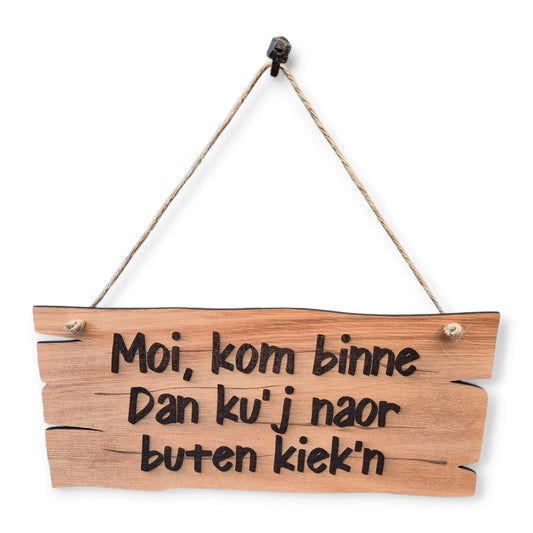 🪵 “Moi, kom binne. Dan ku'j naor buten kieken”