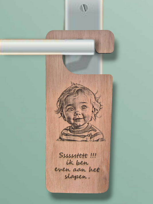 🛏️ Deurhanger met foto – "Sssst... ik ben even aan het slapen" 😴