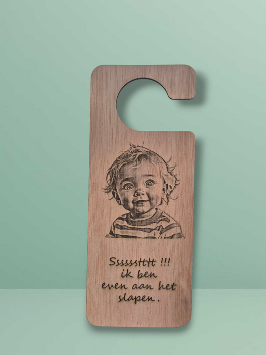 🛏️ Deurhanger met foto – "Sssst... ik ben even aan het slapen" 😴